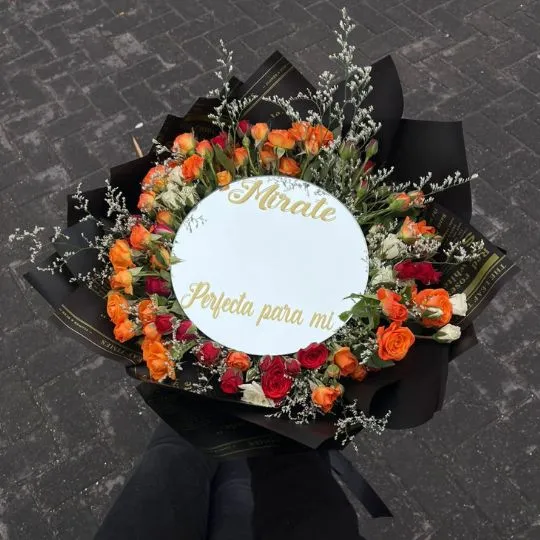 Ramo de flores rosas spray y espejo personalizado